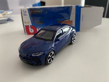 Miniature burago Lamborghini Urus 1/43