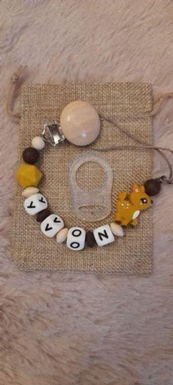 Attache tétine personnalisé avec adaptateur et pochette cadeau