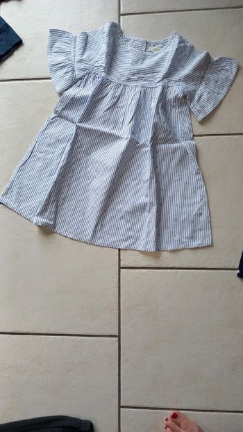 Robe rayée manches courtes bleue et blanche motifs étoiles argentées