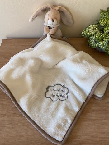 Doudou peluche lapin beige gris couverture écru cmp un rêve de bébé
