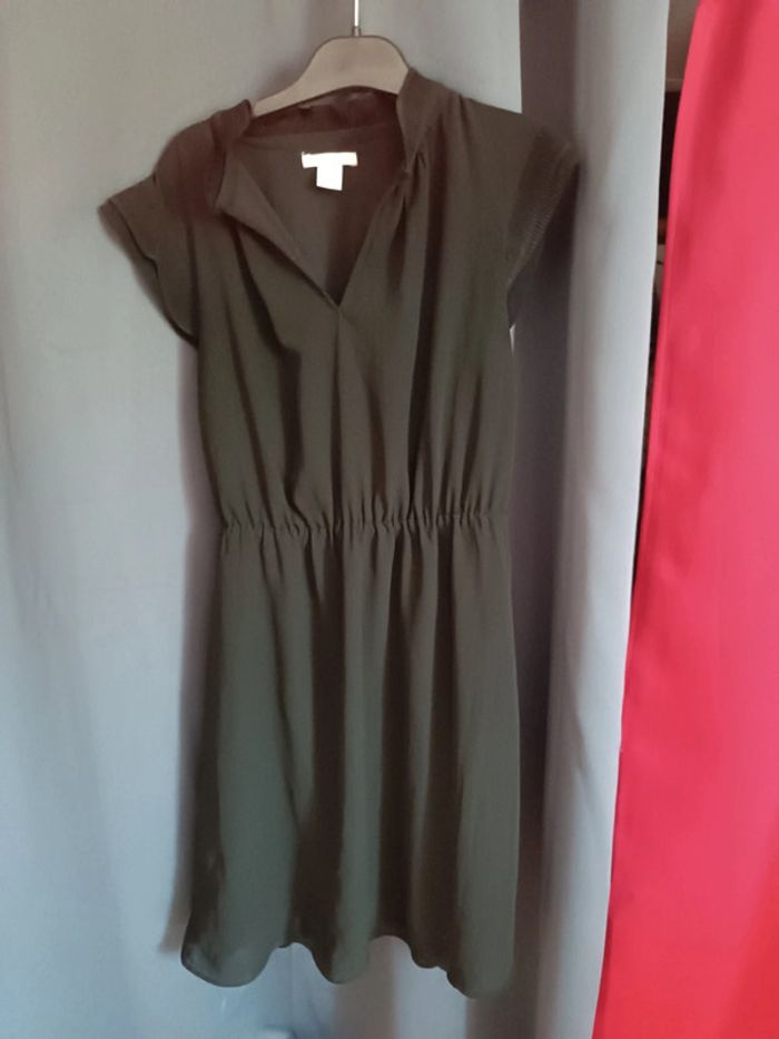 Robe noir avec collerette h&m très chic. Taille 36.