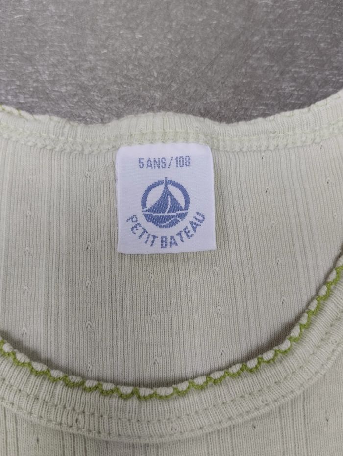 Lot de 2 Tee-shirt manches courtes 5 ans fille Petit Bateau et Okaïdi - photo numéro 3