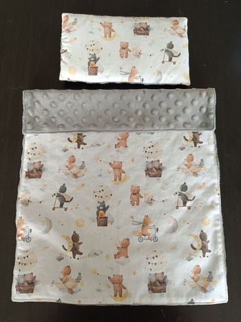 Lot couverture et oreiller pour poupée motif ourson 