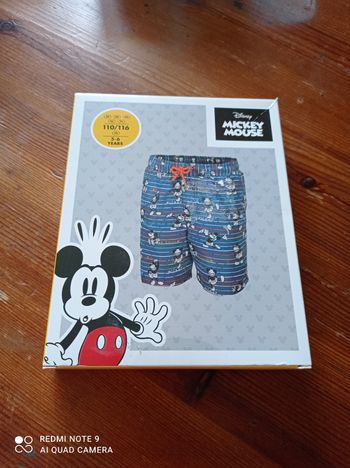 Short de bain garçon.