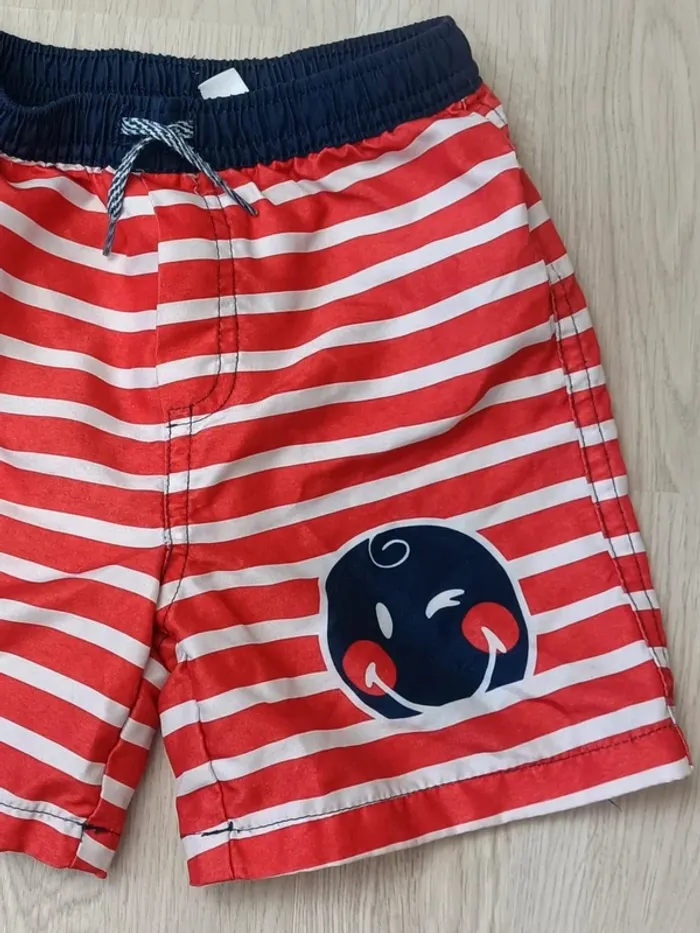 lot 2 shorts de bain + 1 pyjama garçon 18 mois - photo numéro 2
