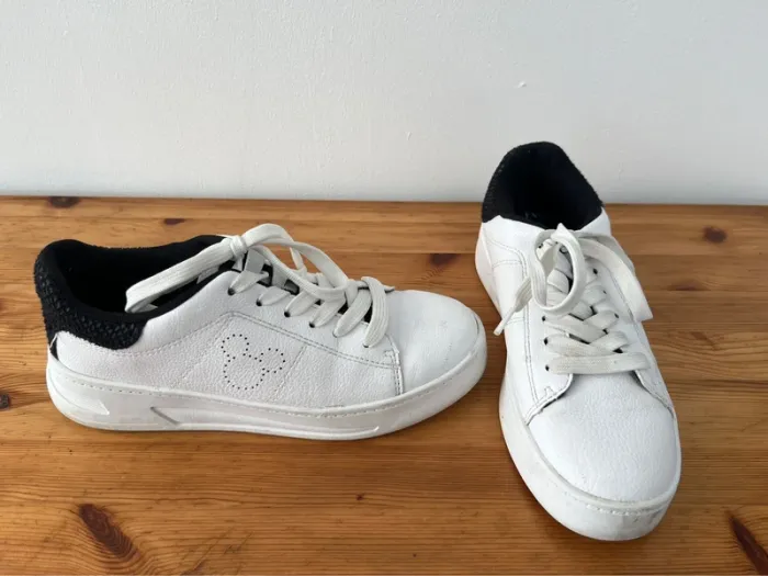 Chaussures avec oreilles de Mickey