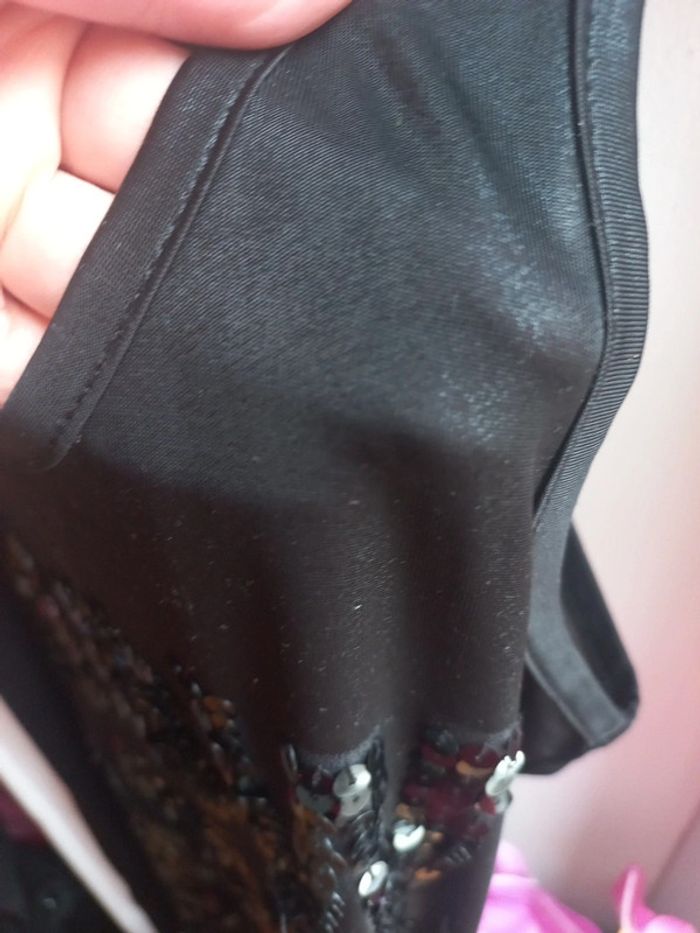 Beau débardeur effet satiné brilliant, papillon au dos, fluide et mi long Taille M - photo numéro 5