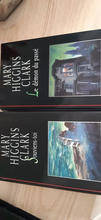 2 livres Mary Higgins Clark