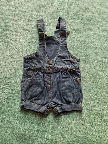 Très jolie salopette short 24 mois