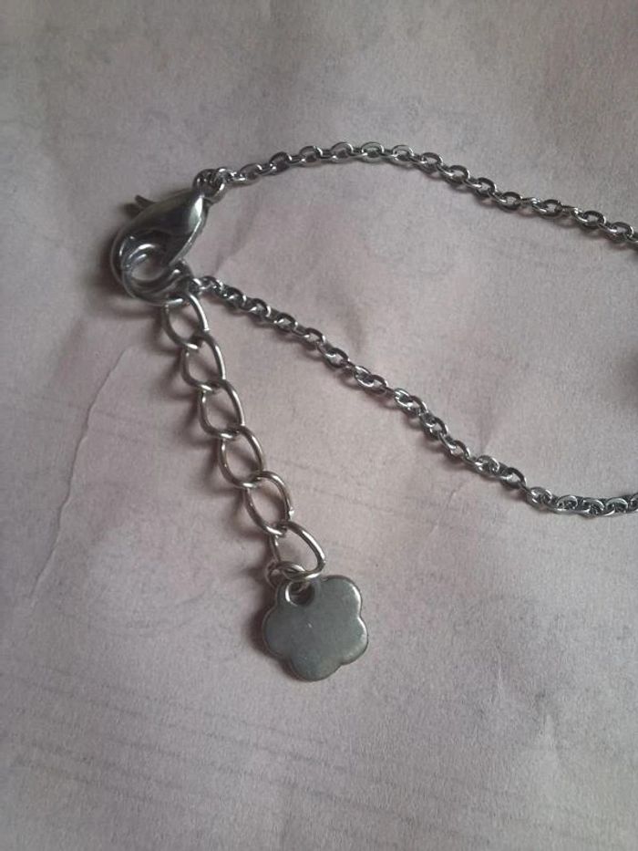 Petit bracelet avec une perle grise - photo numéro 3