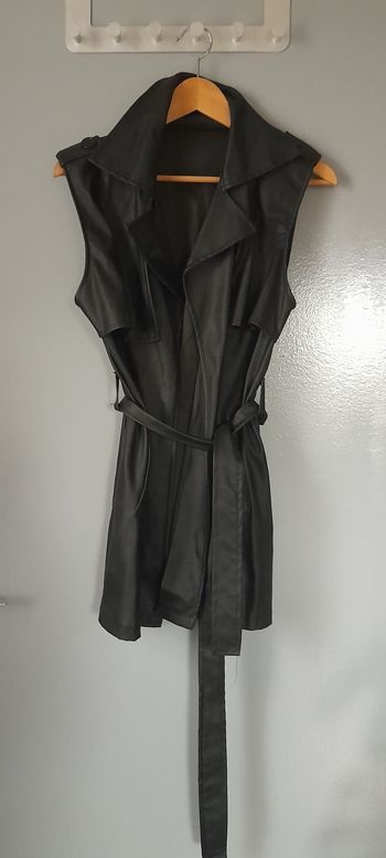 Veste trench simili cuir sans manches