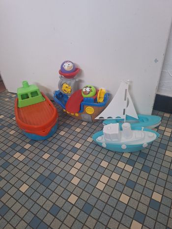Lot de bateaux pour le bain