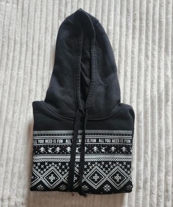 Sweat à capuche noir motif nordique – Taille S – Très bon état