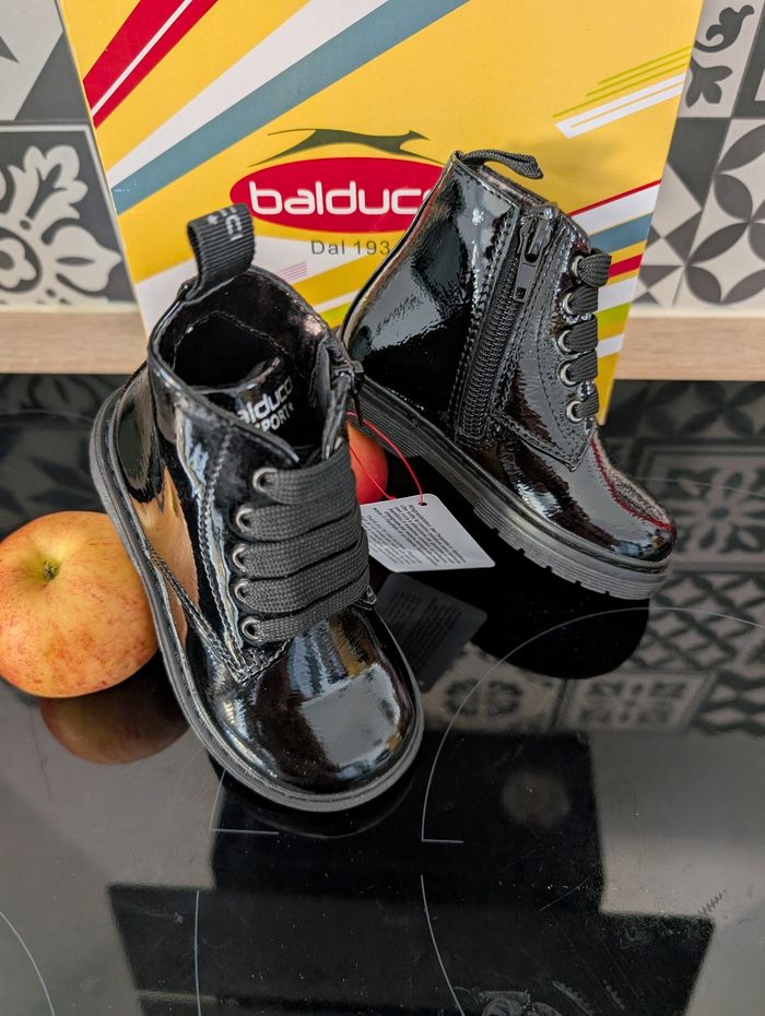 Bottines montantes fille. Taille 22. Neuf, balducci