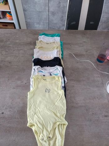 Lot bodies sans manche