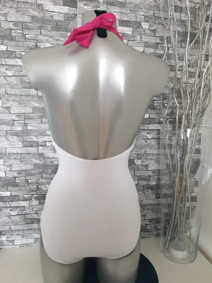 Maillot de bain blanc et rose T38 🌷 - photo numéro 2