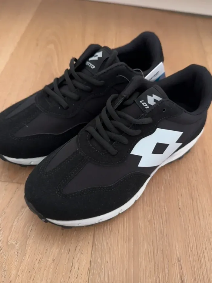 Baskets Lotto noir taille 37 neuf - photo numéro 2