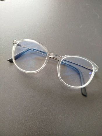 Lunette plastique transparente