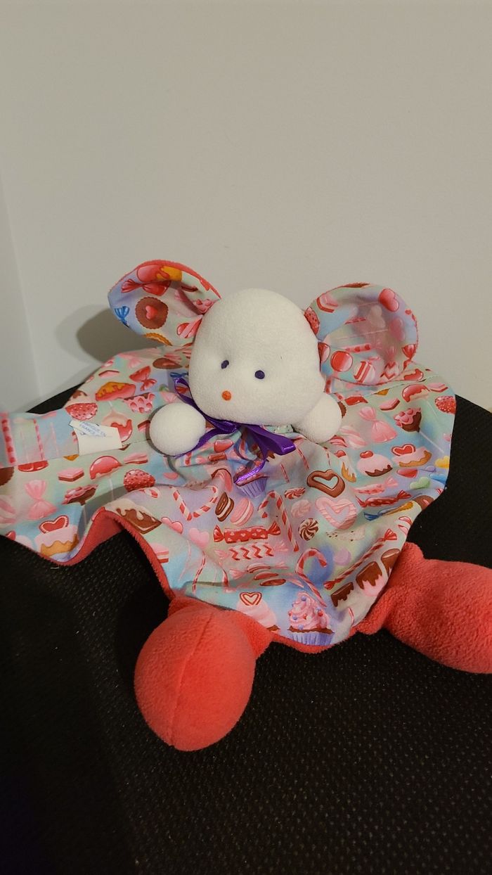 Doudou plat Souris Atelier Imagine motif cheesecake