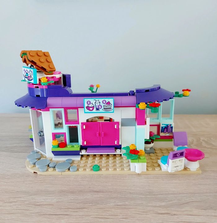 Lego Friends 41336 Le café des arts d'Emma - photo numéro 3