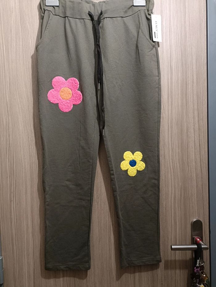 Pantalon décontracté kaki avec fleurs - photo numéro 3