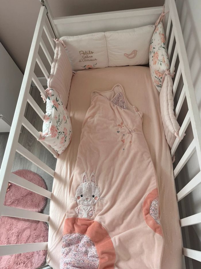 Lot Gigoteuse TOG3 6-36mois et tour de lit bébé fille
