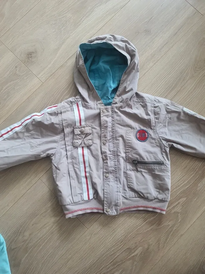 Veste capuche réversible champion formule1 + t-shirt. 18mois - photo numéro 2