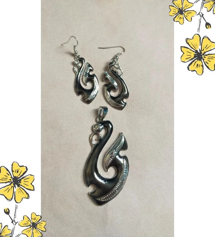 Parure pendentif + boucles d’oreilles ris métallisé et & argenté – Design moderne & strass - photo numéro 7