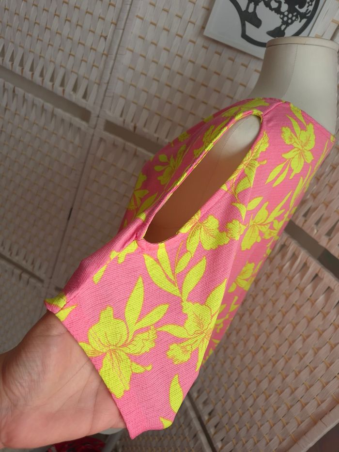 💕Jolie blouse rose poudré aux motifs floraux jaune acidulé avec collier femme TXl / 42 mosquitos 💕 - photo numéro 5