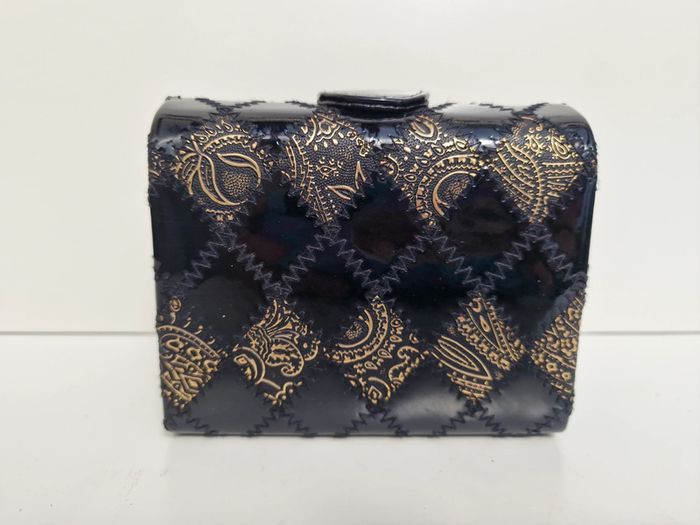 Sac Bandoulière Vintage Vernis Noir Reliefs Noirs Dorés - photo numéro 3