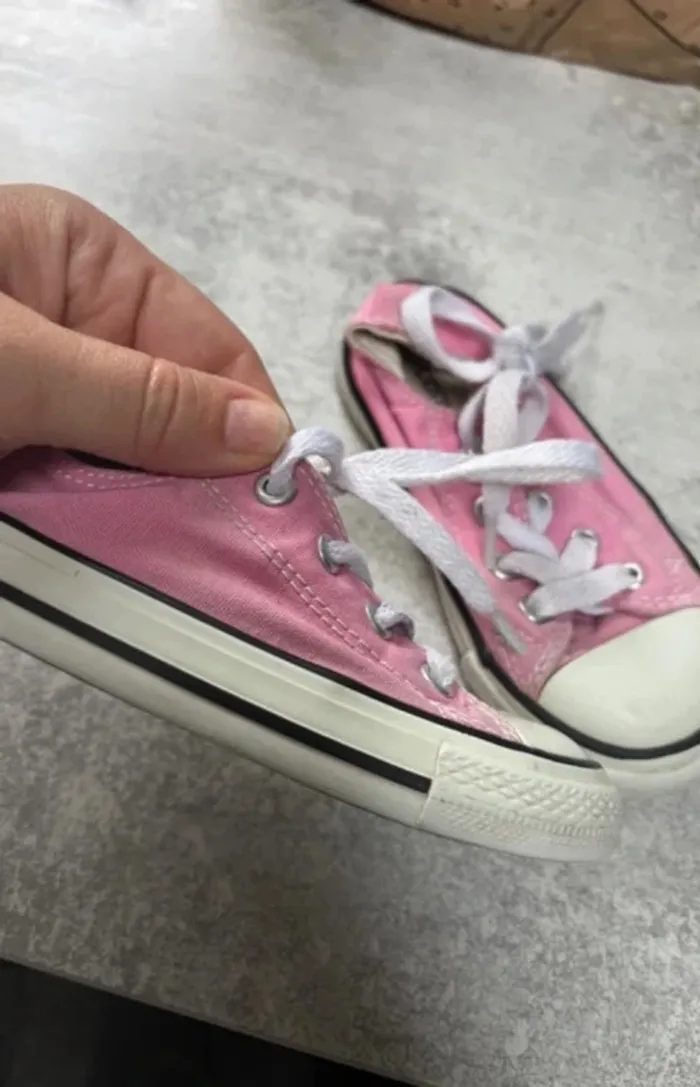 Converse rose basse taille 23 - photo numéro 2
