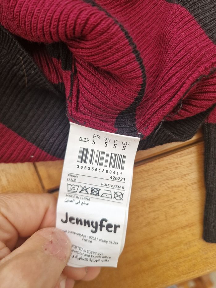 Pull jennyfer rouge et noir taille 36 - photo numéro 4