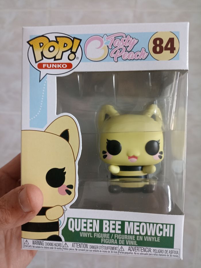 Funko pop tasty Peach 324 Queen bee  meowchi