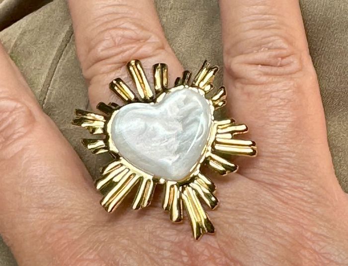 Grosse bague grand cœur nacré soleil rayon acier inoxydable or habaha Paris - photo numéro 5