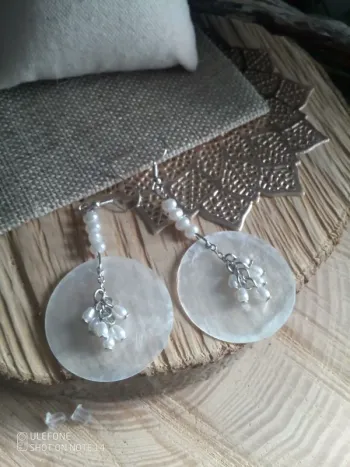 Boucles d'oreilles disques de nacre blanche