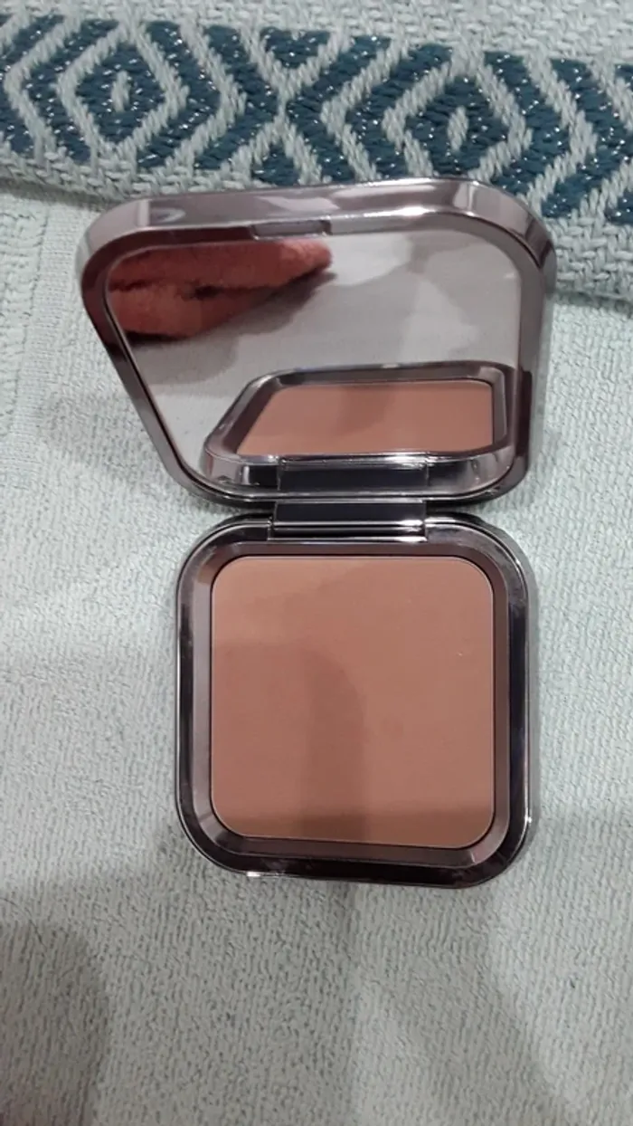 Poudre kiko, une neuve sans son emballage ,les 2 - photo numéro 2