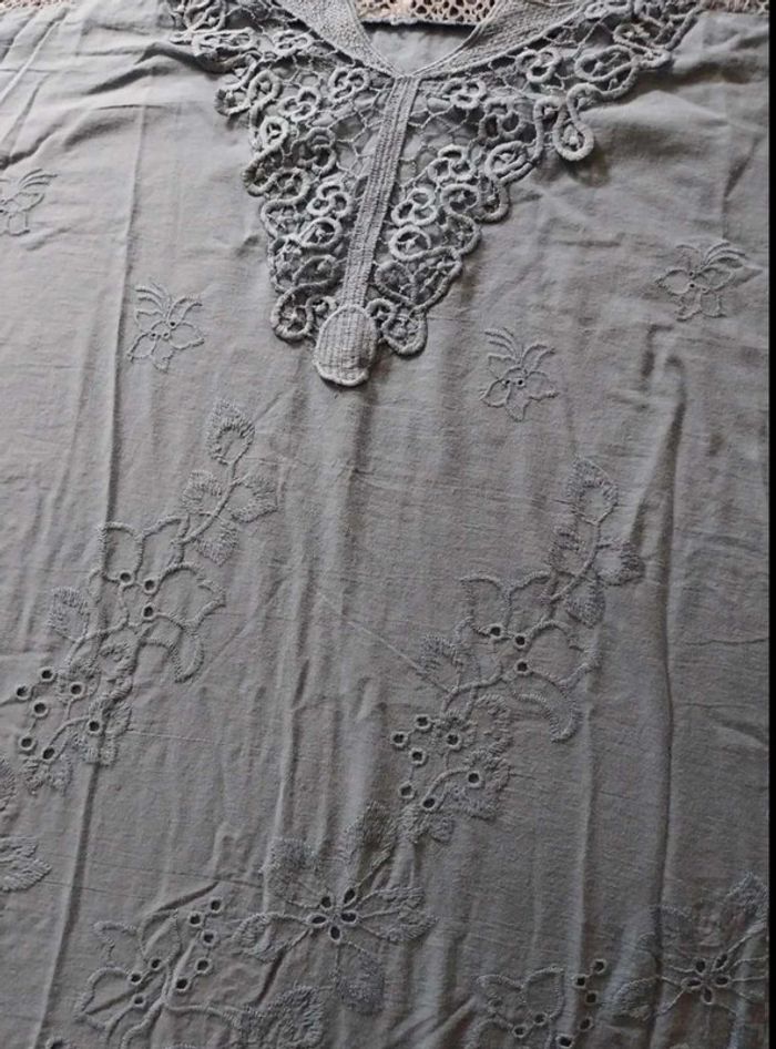 Haut bleu brodé T48 - photo numéro 3