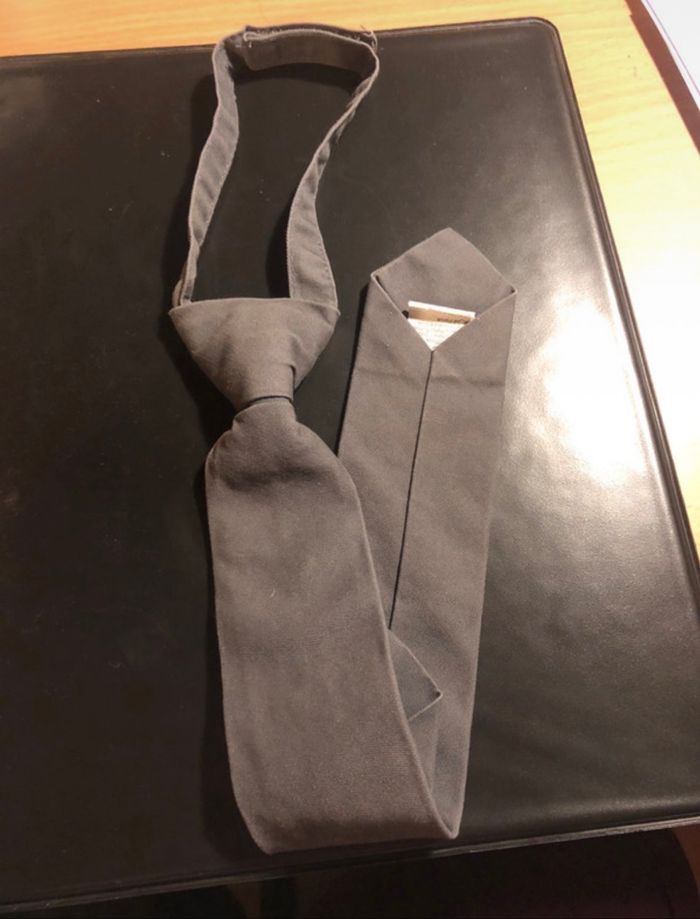 Cravate grise enfant