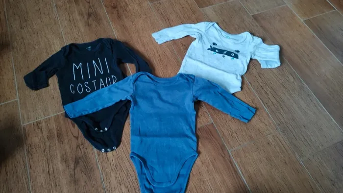 đ 3 bodies taille 12 mois đ - photo numĂ©ro 2