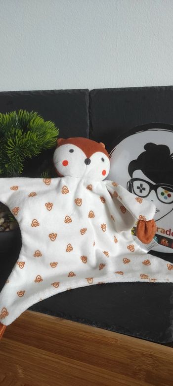 doudou renard plat empreintes zeeman peluche animal grelot écureuil Marron Blanc