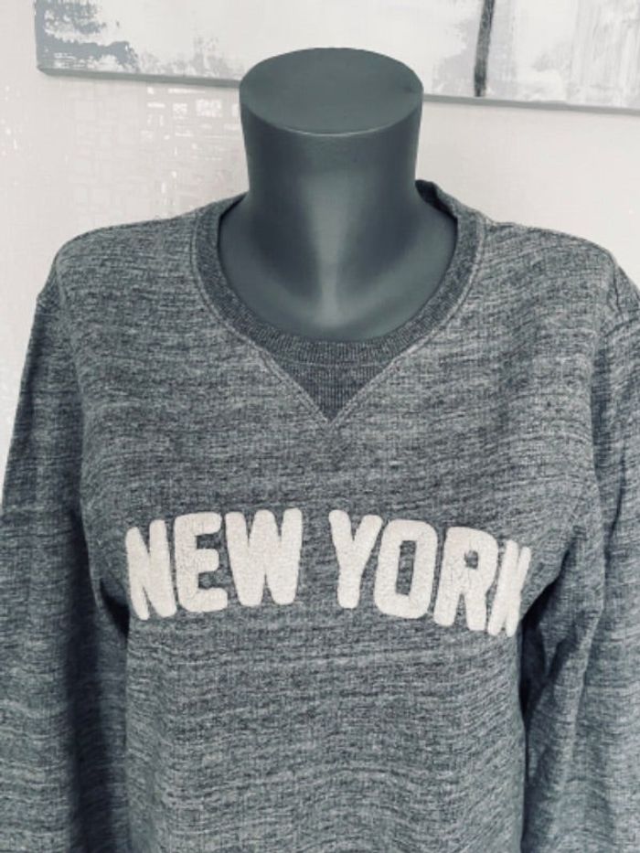 Joli sweat New York Taille 38 excellent etat