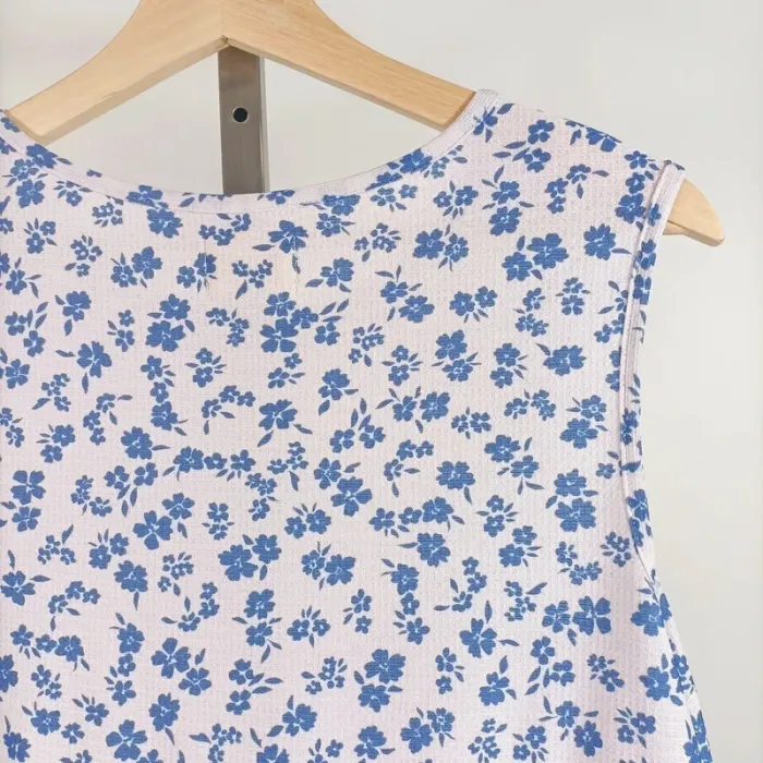 Top sans manches fleuri bleu et blanc à basque CMT Atelier taille M léger été A525 - photo numéro 8