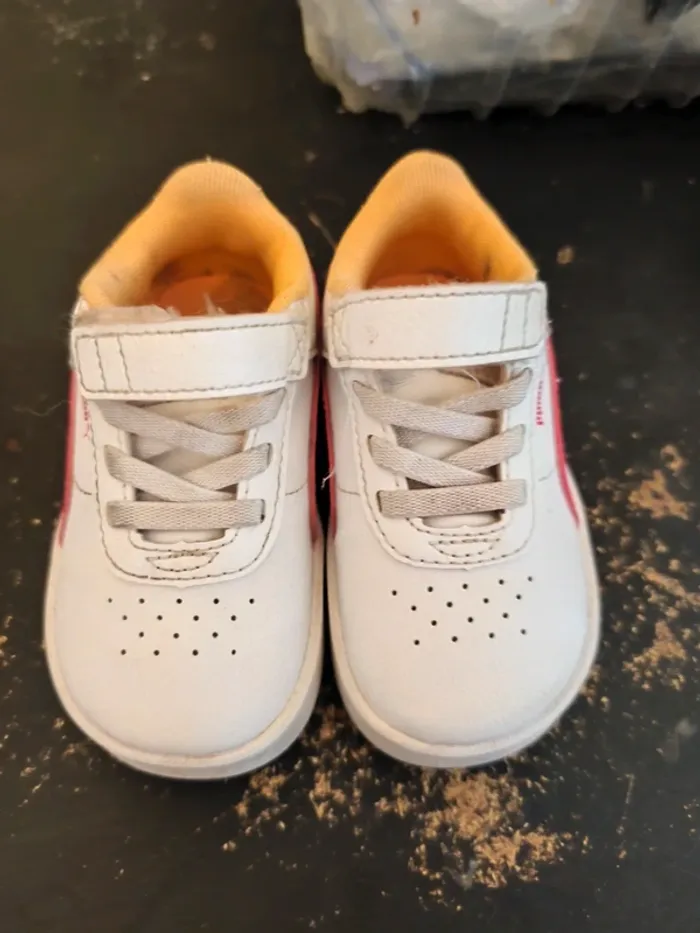 Paire de baskets marque puma pointure 21