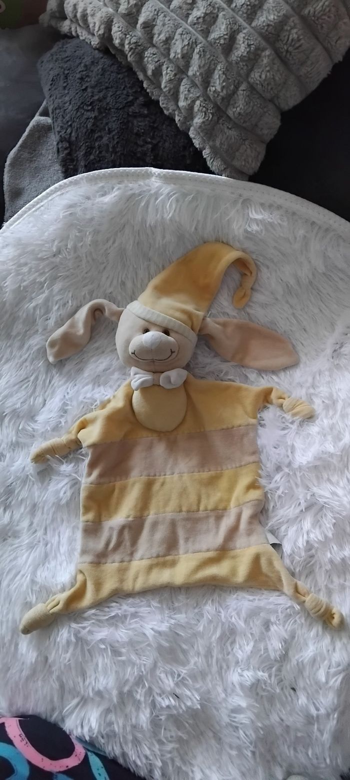 Doudou plat chien jaune et beige rayés- Kimbaloo