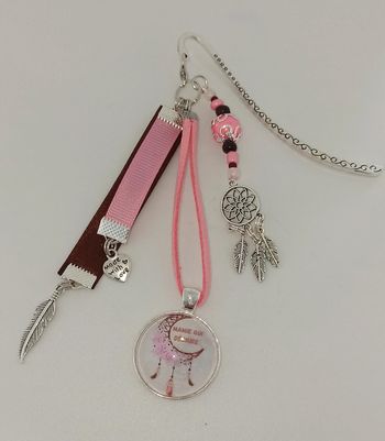 Cadeau mamie, bijoux de sac ou marque page " mamie qui déchire "