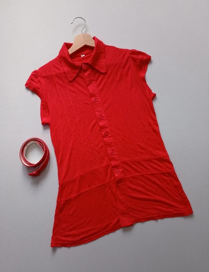 T-shirt rouge avec ceinture 38