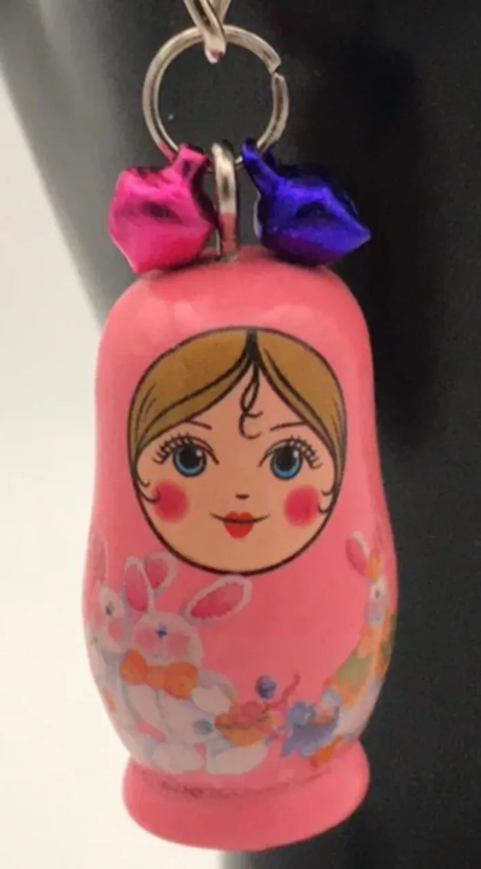Porte-clés, Bijou de sac Poupées Russes Matryoshka en Bois - Couleur Rose + Motifs Lapins - photo numéro 4