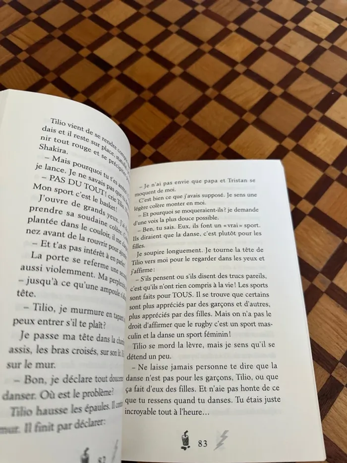 Livre 12 jours sans parents - photo numéro 3