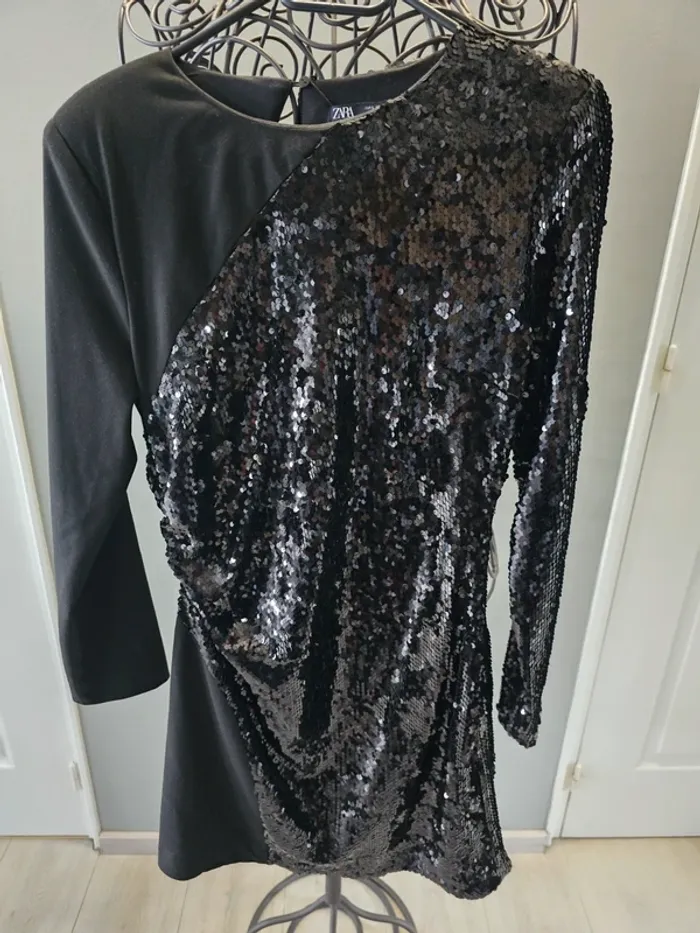 Robe noire sequins Zara - photo numéro 2