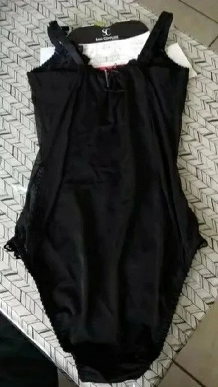 Body armatures noir Arum Sans Complexe T 90D neuf avec son étiquette - photo numéro 2